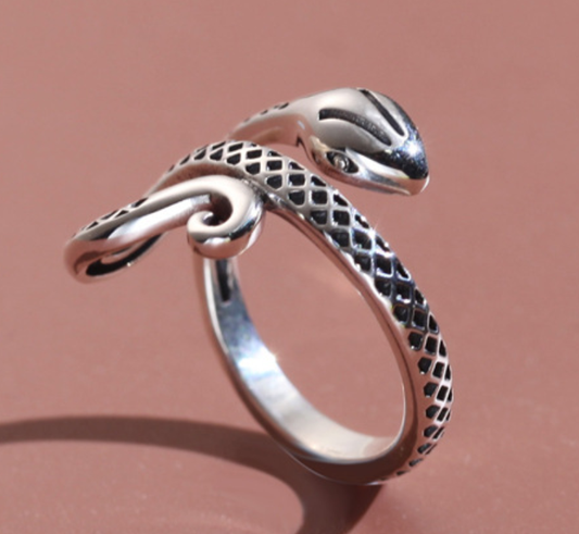 Vintage snake-shaped ring